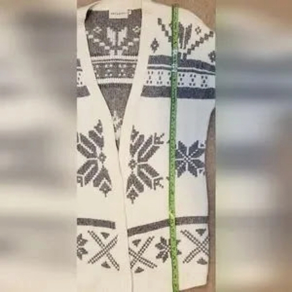 Open Style Blanket Cardigan, Snowflake Pattern - Picture 2 of 10